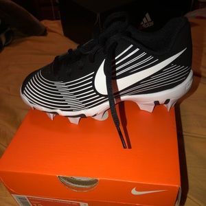 Kids baseball cleats